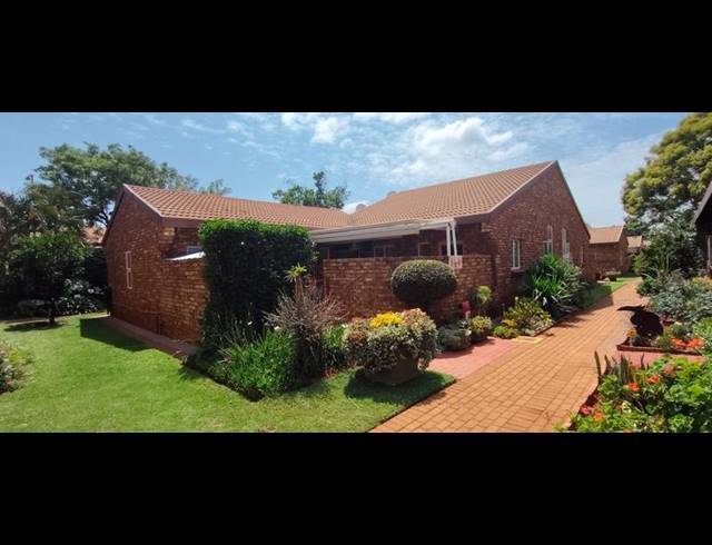 3 BEDROOM TOWNHOUSE FOR SALE IN CLARINA